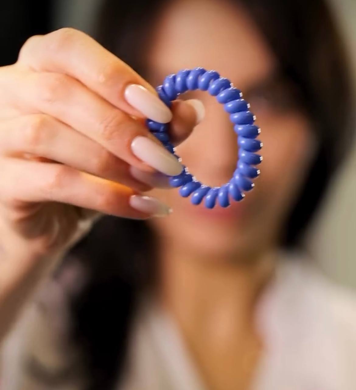 Топ-4 резинки, які не дають відростити довге волосся: викиньте їх